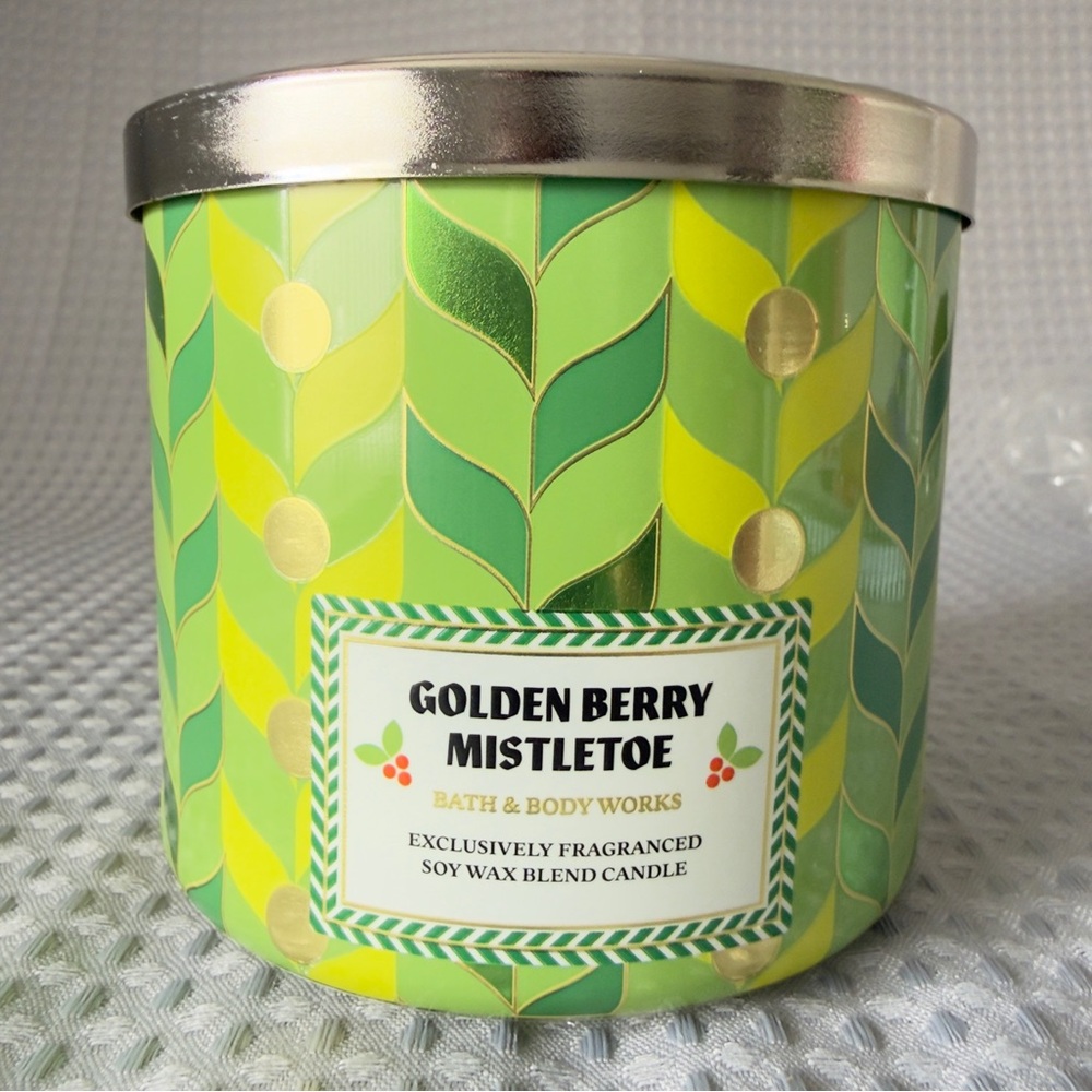 Bath & Body Works Golden Berry Mistletoe Candle - Lime Green & Gold